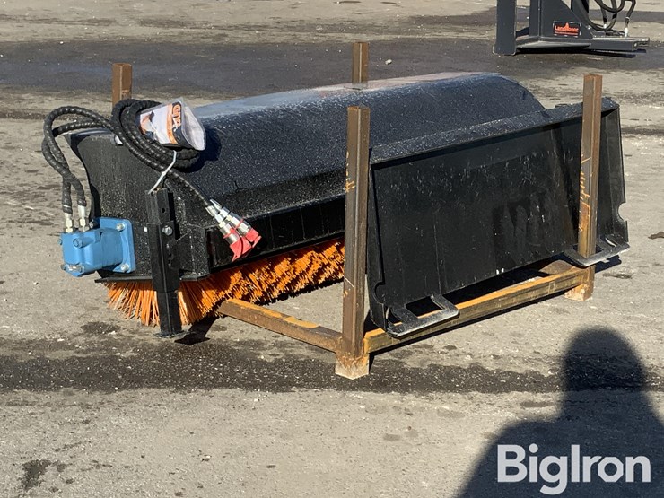 2025-massey-ferguson-730-image-7