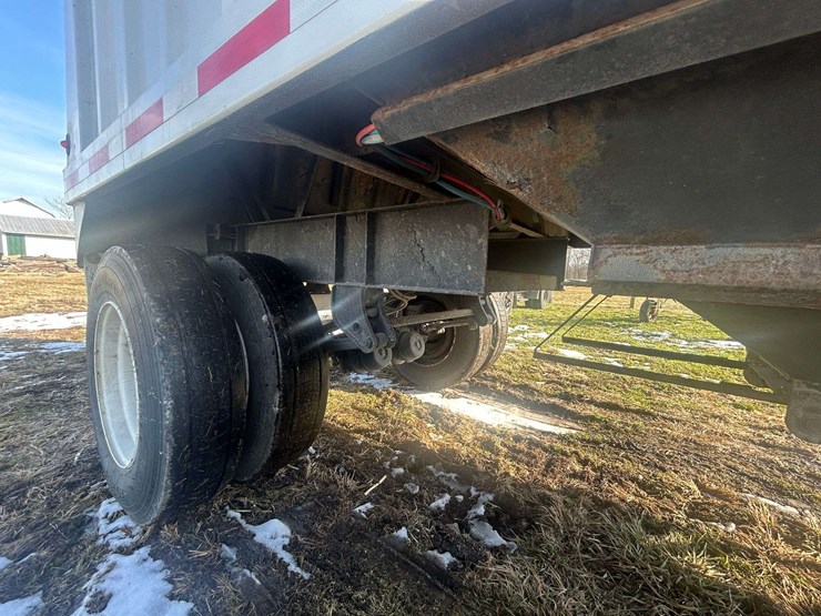 2013-neville-trailer-image-7