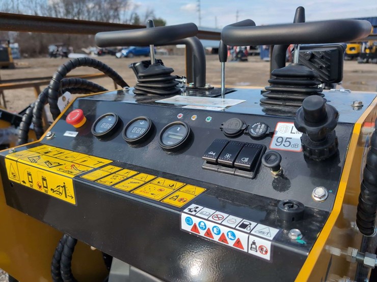 agt-mini-crawler-skid-steer-mx-crt23-*-front-light-bracket-damage-review-photos-image-8