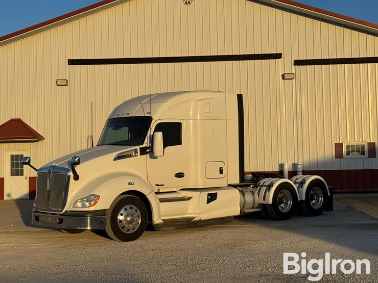 2021-kenworth-t680-image-1