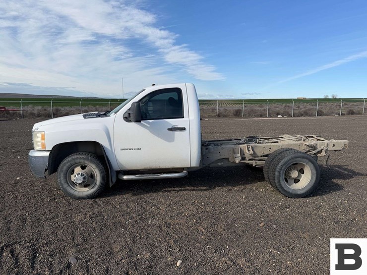 2010-chevrolet-silverado-3500-image-2