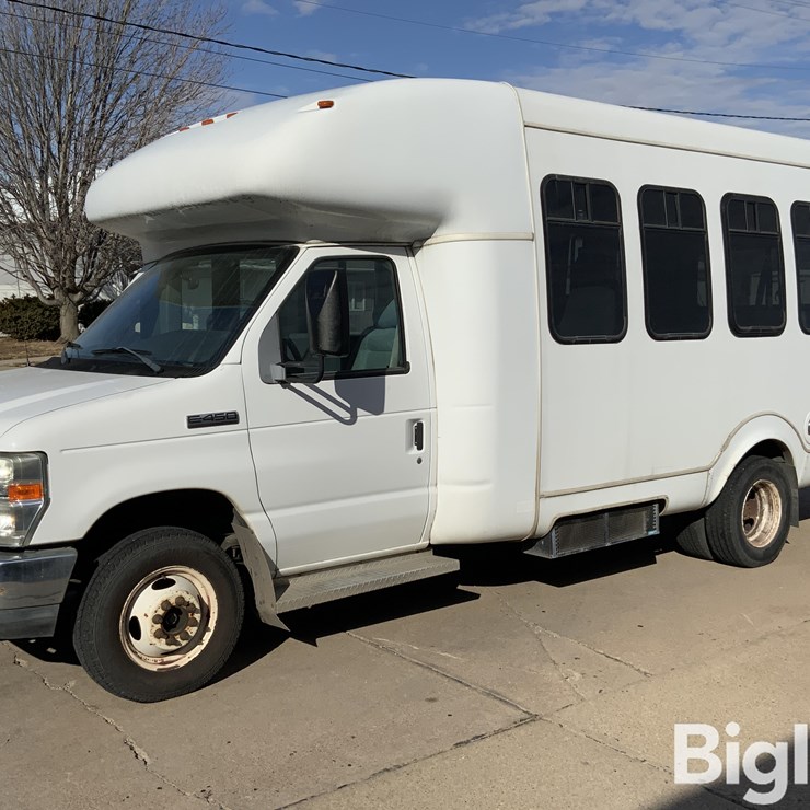 2010 FORD E450