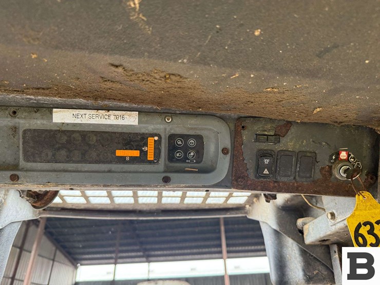 new-holland-l175-image-28