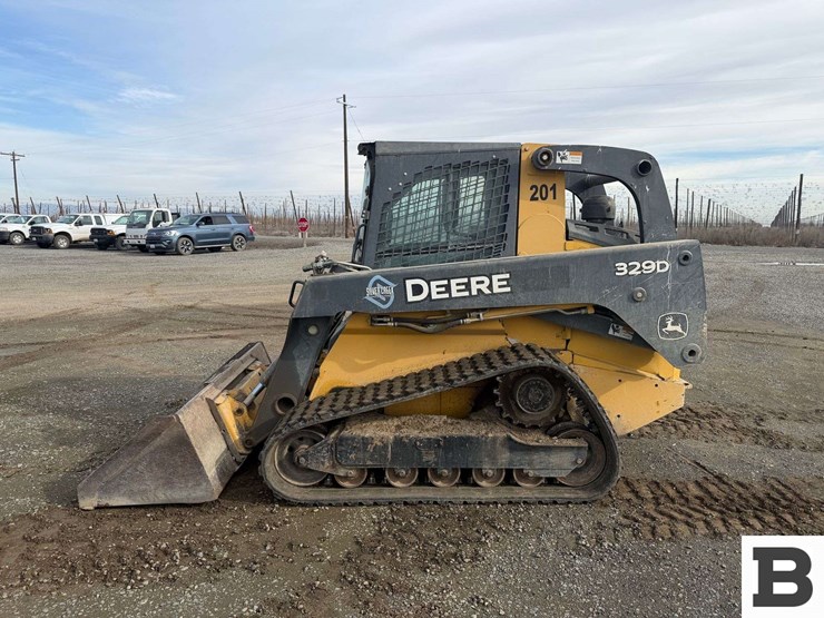 2010-john-deere-329d-image-2