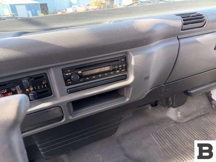 2005-isuzu-npr-image-40