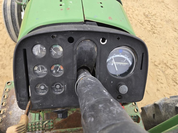 john-deere-4040-image-11