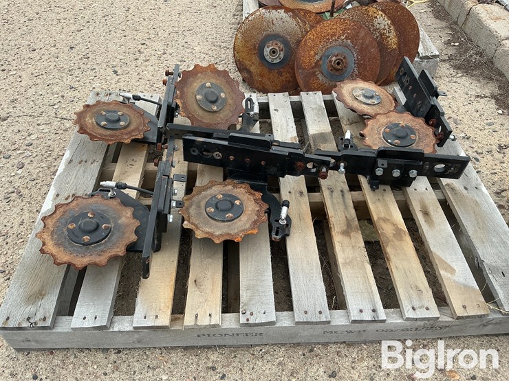 yetter-2x2-fertilizer-applicators-image-6