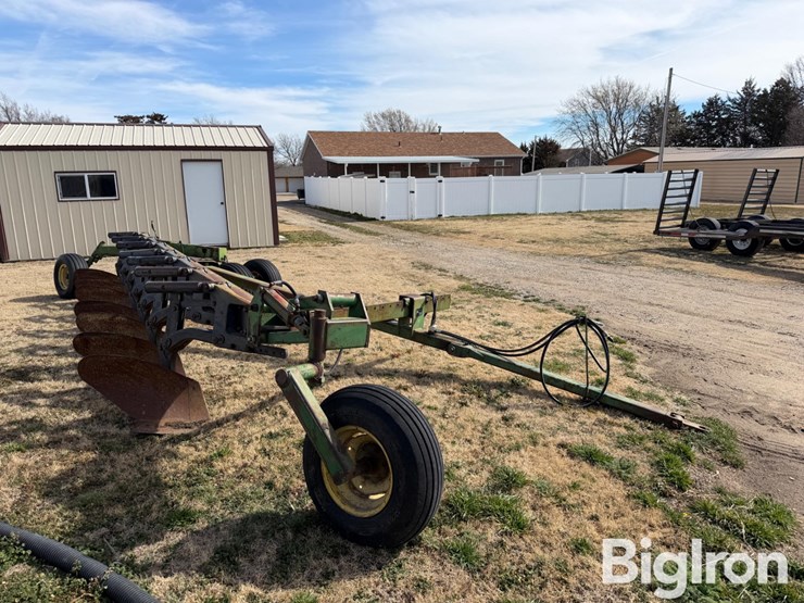 john-deere-7-image-2