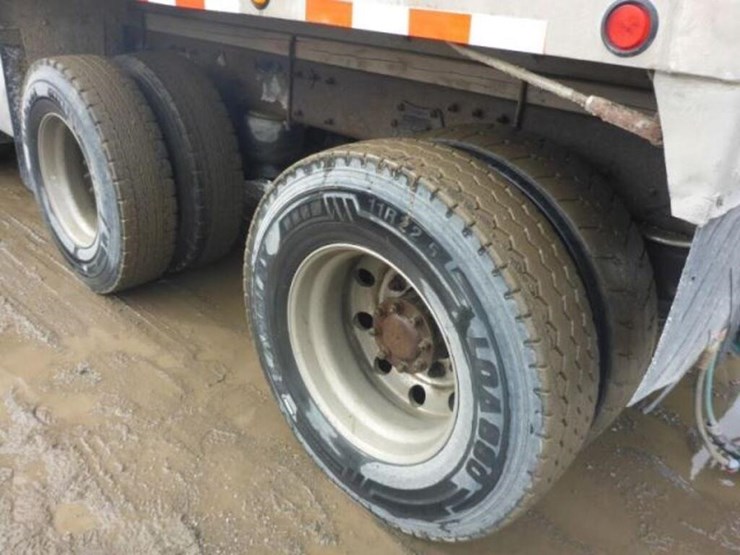 2015-peterbilt-367-image-38