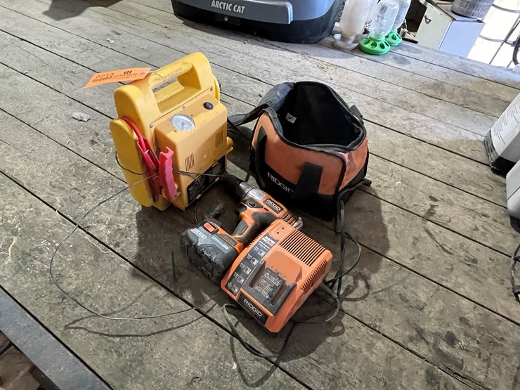 #7213-•-rigid-18v-drill-and-roadmaster-charging-pack-image-1