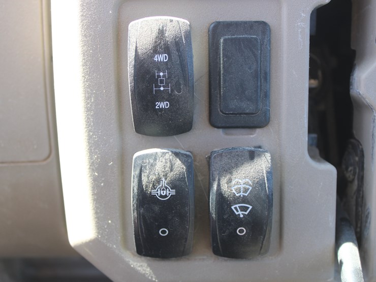 2023-john-deere-gator-image-28