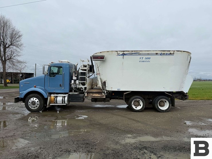 2013-kenworth-t800-image-2