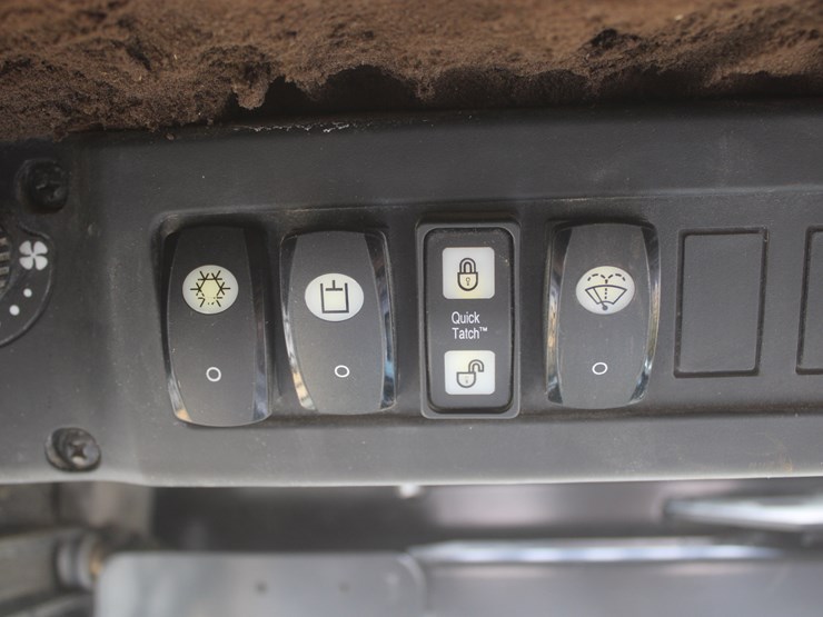 john-deere-325-image-64