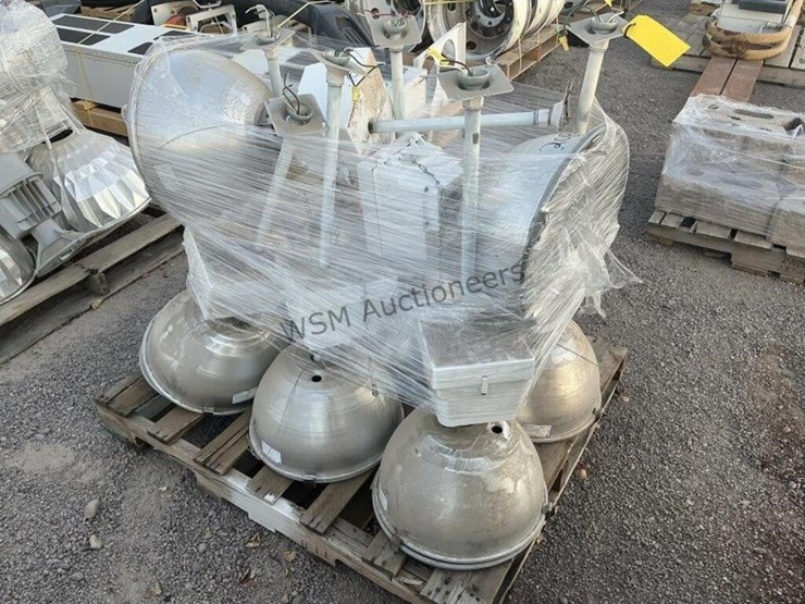 pallet-of-high-bay-lights-image-1