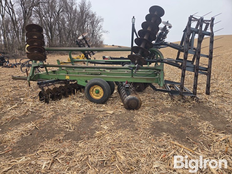 john-deere-230-image-8