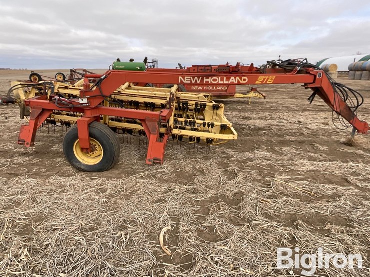 new-holland-216-image-4