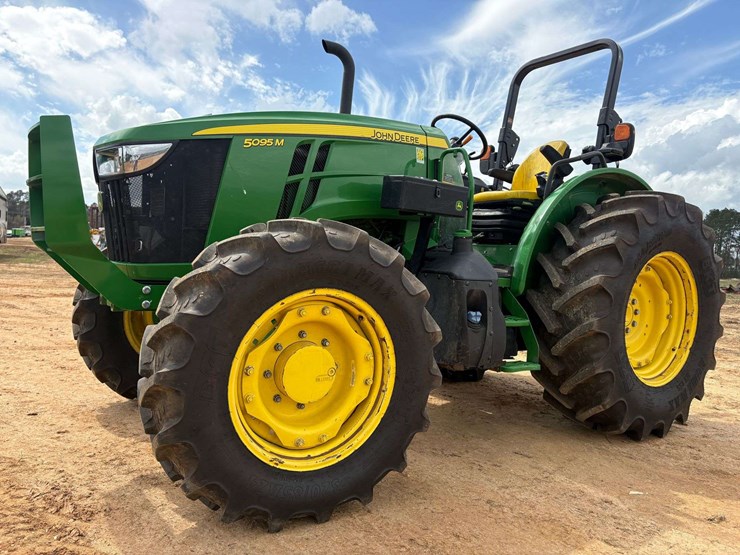 2024-john-deere-5095m-image-1