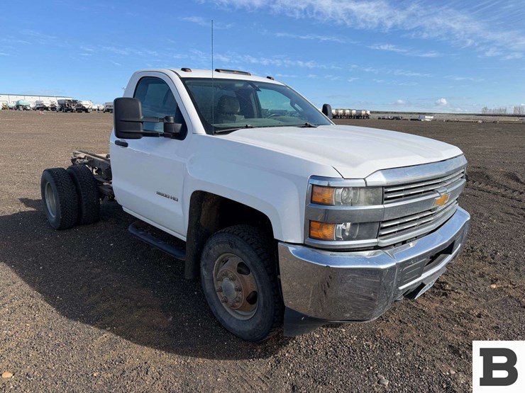 2015-chevrolet-silverado-3500-image-7