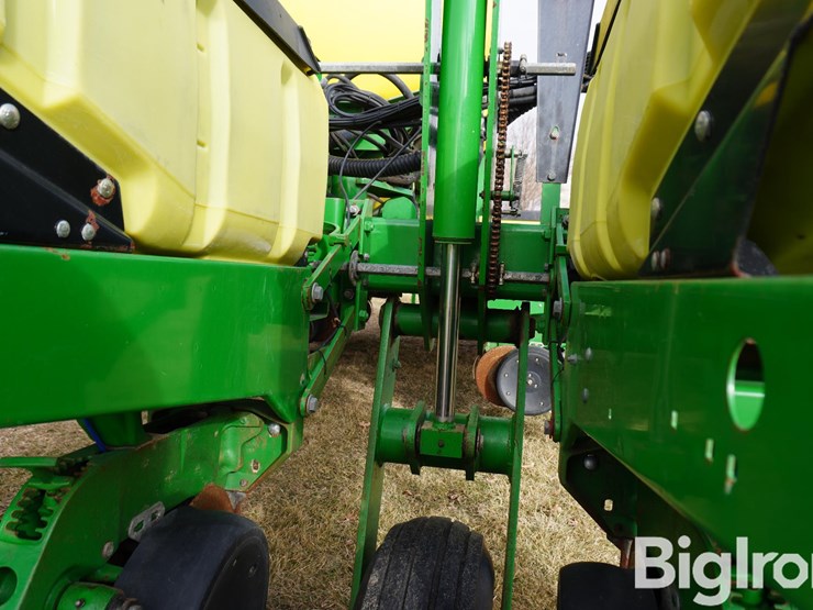 2005-john-deere-1770-image-19