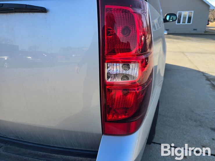 2014-chevrolet-suburban-image-14