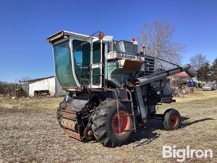 1982-gleaner-f2-image-1