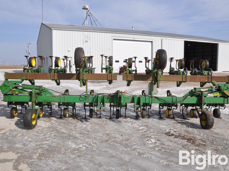 john-deere-845-image-2