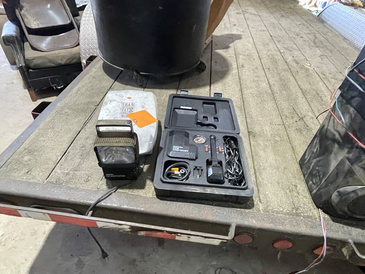 #7219-•-rayovac-workhorse-flash-light-image-2