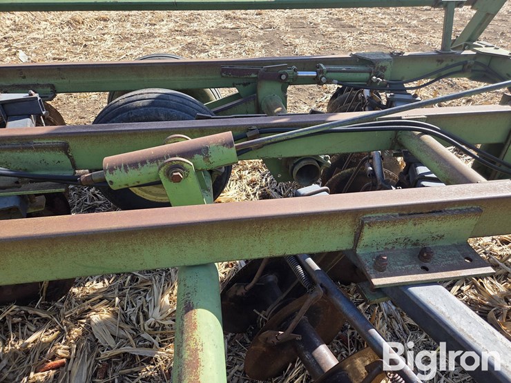 john-deere-230-image-9