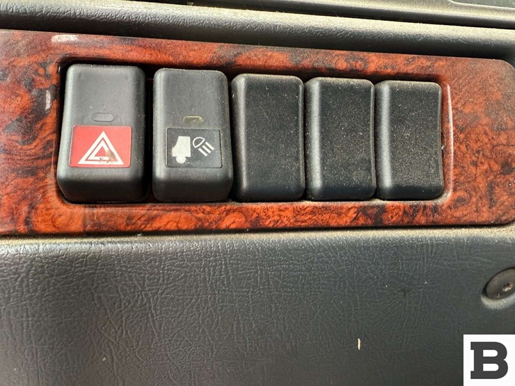 2001-volvo-vnl-tractor-truck---albany,-or-image-54