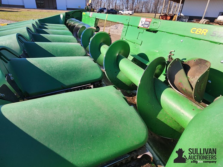 2022-john-deere-c8r-image-12