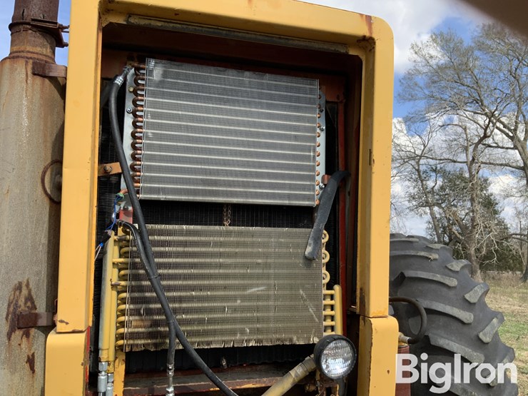 1977-versatile-950-image-19