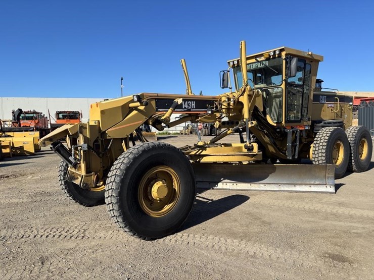 caterpillar-143h-image-1