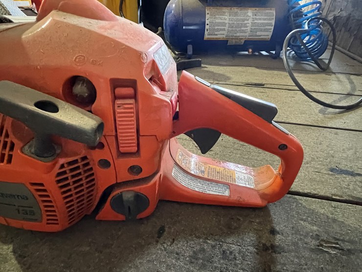 #7201-•-husqvarna-chain-saw-image-9