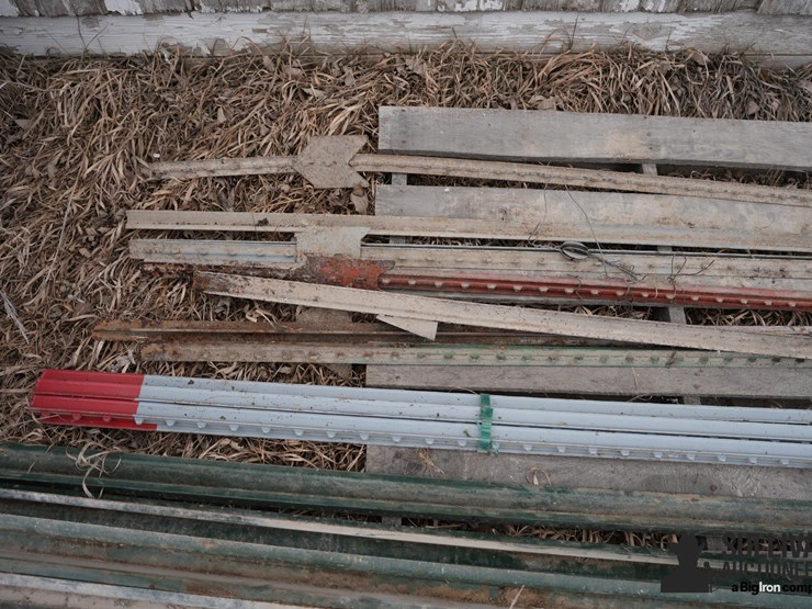 pallet-of-fencing-items-image-3