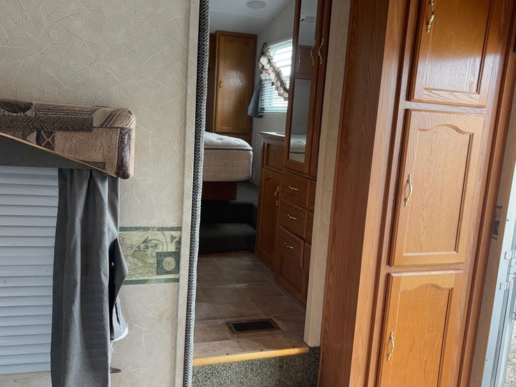 2004-forest-river-salem-camper-image-17