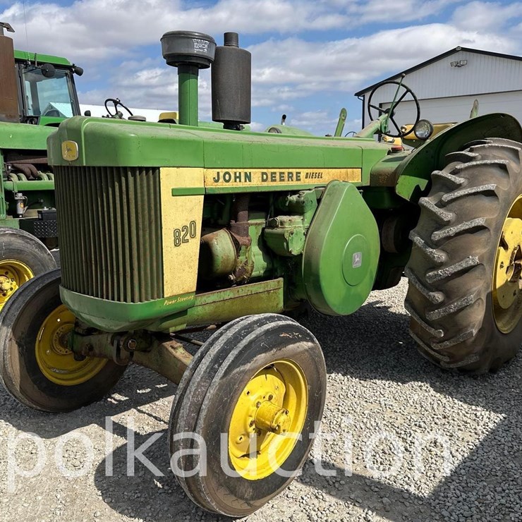 JOHN DEERE 820