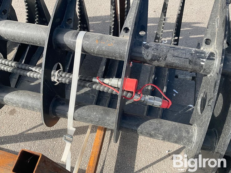 2025-massey-ferguson-730-image-12