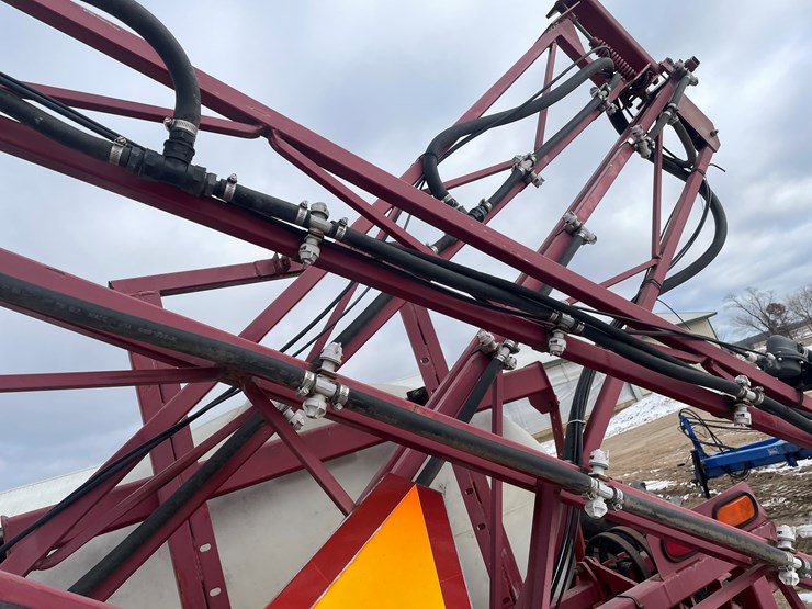 #1062-•-miller-pro-60'-sprayer-(somerset,-wi)-image-20