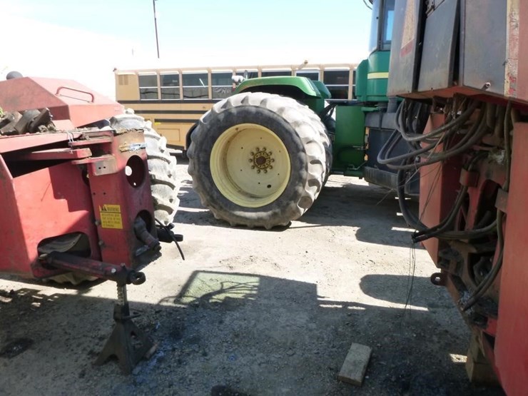 1982-versatile-875-image-13