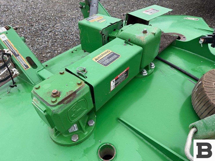 2019-john-deere-8-image-13
