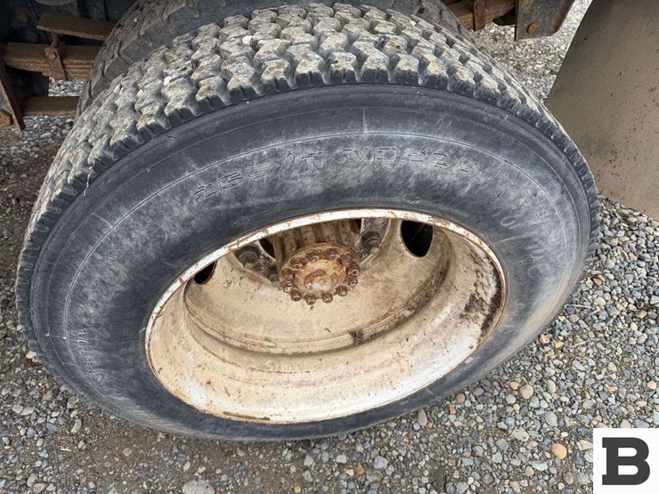 1992-ford-f700-image-16