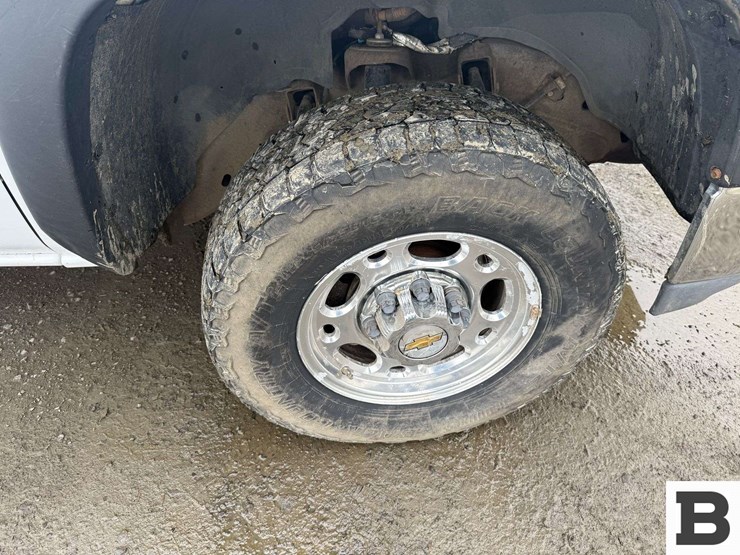 2002-chevrolet-silverado-2500-image-37