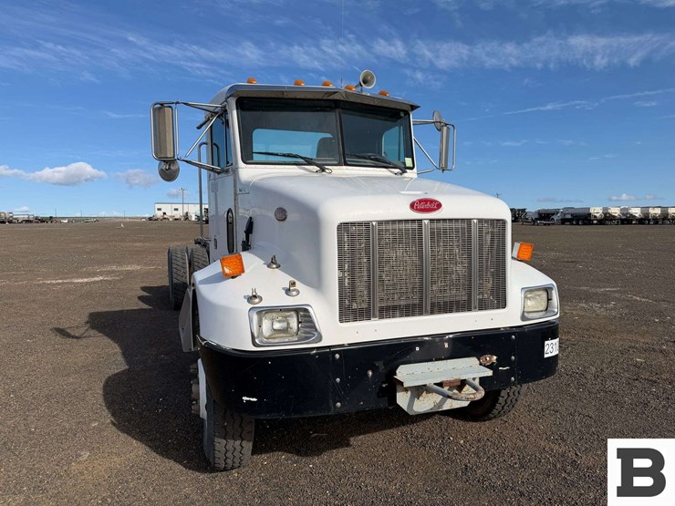 2001-peterbilt-330-image-6