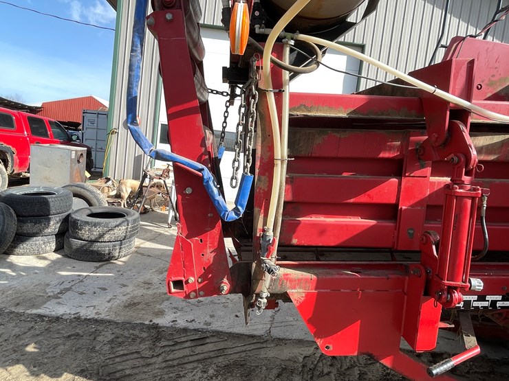 #3200-•-case-8575-square-baler-image-27