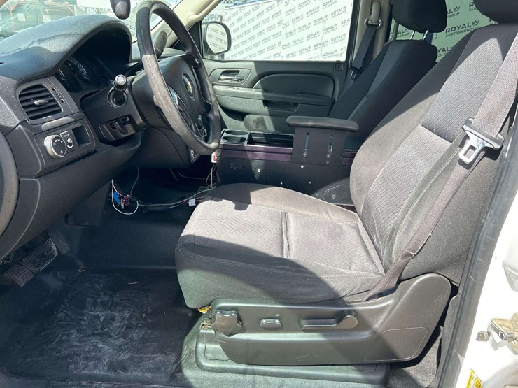 2010-chevrolet-tahoe-image-13