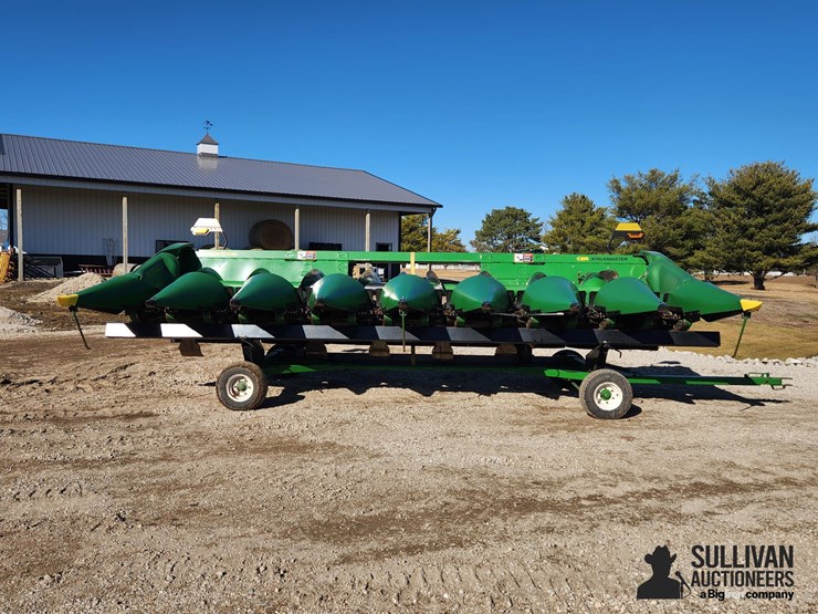 2022-john-deere-c8r-image-2