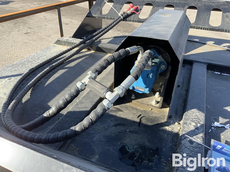 2025-massey-ferguson-730-image-14