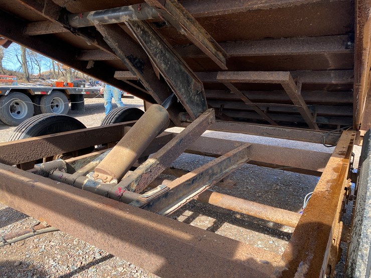 #1116-•-2011-pj-14'-gooseneck-dump-trailer-(has-wi-title)-(colfax,-wi)-image-37