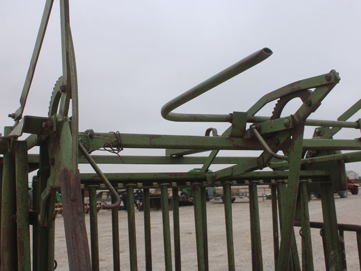 #2089-•-powder-river-squeeze-chute-with-head-gate-image-9