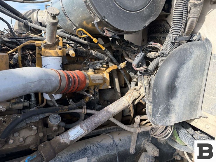 2001-peterbilt-330-image-28